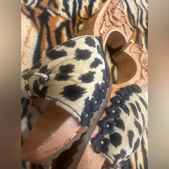 Leopard Print Carved Wooden tiki Wedges - Picture 9 of 15